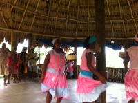 native-roatan-women-dance